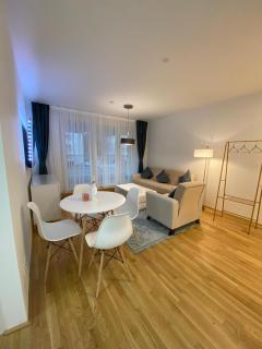 FeelHome Vienna, Subway U1 Kagran/Donauzentrum - Wien - 7