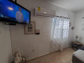 Aguadilla Surfers Lair apt with AC Wifi 8 minute walk to Crashboat beach - Aguadilla - 9