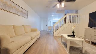 Beautiful townhouse 2 bedrooms 1 and a half bathrooms next to Butler Plaza 1 mile to UF - Gainesville - 6