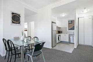 KOZYGURU WENTWORTHVILLE KOZY 2 BED 1 BATH APT STREET PARKING NWE049 - 3