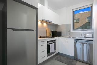 KOZYGURU WENTWORTHVILLE KOZY 2 BED 1 BATH APT STREET PARKING NWE049 - Wentworthville - 1