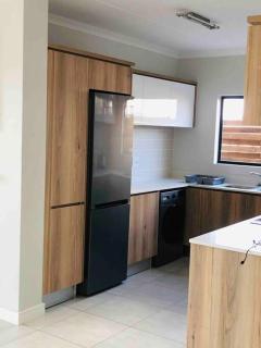 THE BLYDE LAGOON BEACH PRETORIA 3 BEDROOM GROUND FLOOR APARTMENT - Pretoria - 8