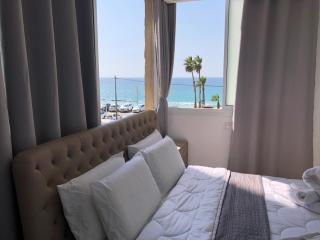 Hotel Room Service - Bat Yam - 8