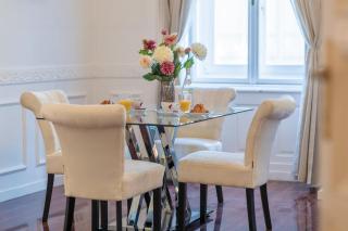 Music Academy Bedroom Suite Café Vian Apartman Kft - Budapest - 8