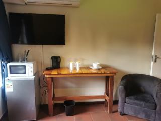 Harties Double Room with Shared Bathroom Non En-suite - 3