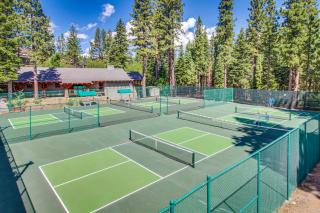 Mountainside Retreat - Truckee - 4