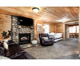 City Hideaway - Hot Tub, Fireplace, Grill - 2