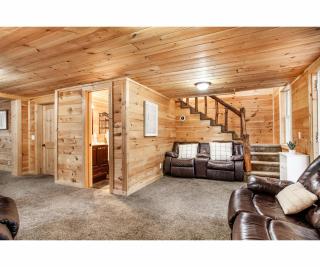 City Hideaway - Hot Tub, Fireplace, Grill - 8