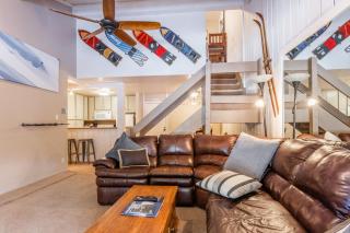 New Listing 2 bedroom and Loft 2 bath Summit E Bldg 16 condo sleeps 8 Steps to Eagle Lodge Chair 15 - Mammoth Lakes - 8