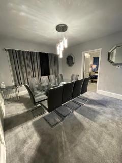 fearlessRose Vacation Rental - Springfield - 0