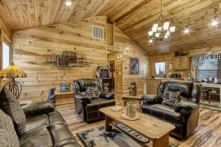 Bear Hugs, Free Tickets, Hot Tub, WIFI!!! - 7