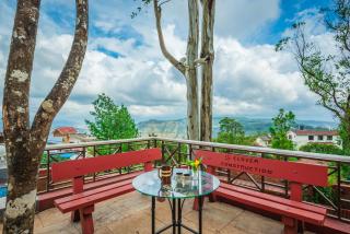 SaffronStays Tudor Rose -3BHK Panchgani Villa with Outdoor Bar & Pet-Friendly - 3