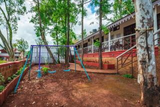 SaffronStays Tudor Rose -3BHK Panchgani Villa with Outdoor Bar & Pet-Friendly - 1