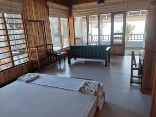 Mountain Wave Hotel and Surfshop - 1