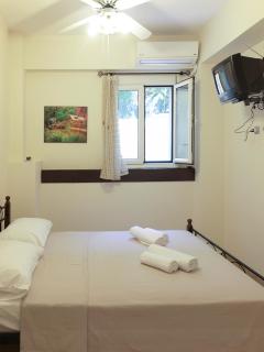 Family Private Summer Homes w. Yards near Beach - Galatás - 4