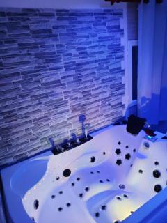Chambre meublée indépendante, jacuzzi dans la chambre à 60110 Amblainville près de Paris - Amblainville - 0