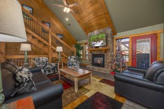 Poolside Paradise chalet - Gatlinburg - 8