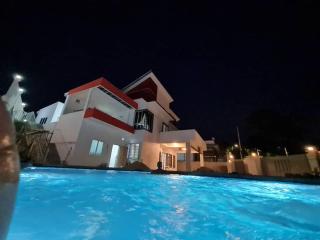 Telok kemang 5 rooms villa w private pool - Kampong Tanah Merah - 0