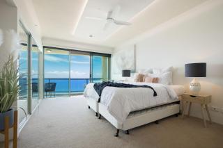 Resort style 3br unit w/ huge entertainers balcony - Gold Coast - 8
