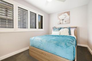 Absolute Beach Front Renovated 3 Bdrm 2 Bath App - Gold Coast - 4