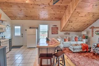 Cheery Pet-Friendly Studio with Shared Fire Pit - Mountain View - 3