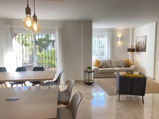 Preciosa casa de 4 habitaciones y 3 baños, Urbanización Los Naranjos, Puerto Banus - Marbella - 9