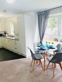 Stylish 2 bedroom Apartment / FREE Gated Parking - Glasgow - 4
