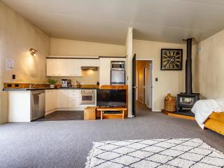 The Yellow Straw House - Rangataua Holiday Home - Ohakune - 2