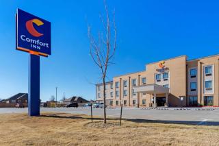 Comfort Inn & Suites Harrah - - 0