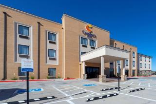 Comfort Inn & Suites Harrah - - 7