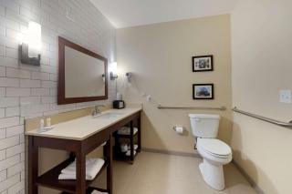 Comfort Inn & Suites Harrah - - 3