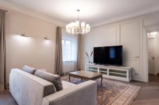 Luxury 2BDR Heart Of Old Town - 2