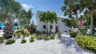 Canal Upper-Gorgeous 3 bed 3 bath near SK Village - Siesta Key - 3