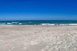 Sparkling 2bed 1bath Beach Home - Unit 214 - 6