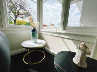 Spectacular Hobart River View Home - 3