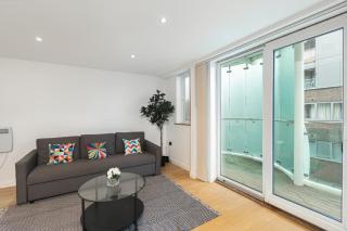 Skyvillion - Station Road Apartment with Balcony & Parking - New Barnet - 7