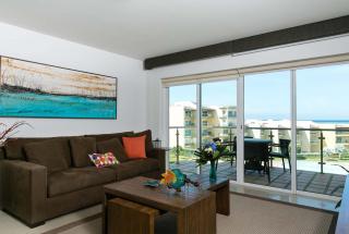 Modern, Stylish And Great Views Apt In Oceania - 9