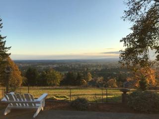 Spectacular Valley View in Wine Country - Newberg - 0