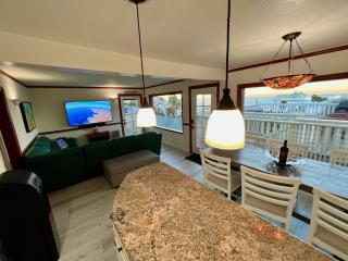 Catalina Two Bedroom View Home - Avalon - 6
