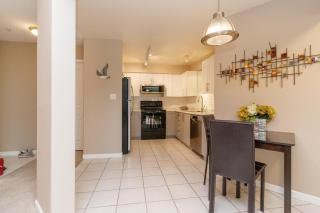 Deluxe 2 Bed 2 Bath With Harbour And Empress Hotel Views - 8