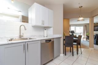 Deluxe 2 Bed 2 Bath With Harbour And Empress Hotel Views - 7