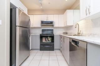 Deluxe 2 Bed 2 Bath With Harbour And Empress Hotel Views - 5