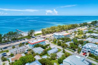 Ami Lighthouse Cottage-One Minute Walk To The Beach-Keyless Locks - Bradenton Beach - 9
