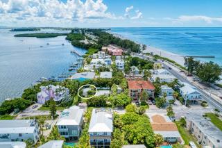 Ami Lighthouse Cottage-One Minute Walk To The Beach-Keyless Locks - Bradenton Beach - 8