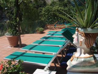 Unique, waterfront Villa la Madonnina for 6, waterfront, pool, parking - Furore - 7