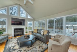 NEWLY Renovated near Asheville! HOT TUB and seasonal POOL! - Fletcher - 4