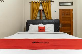 RedDoorz At Joyce Guest House Medan - 7