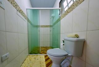 Casa à beira do rio Jaguareguava na Mata Atlântica em Bertioga SP - 2