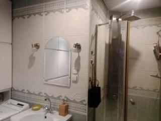 Pokój w domu z dużym ogrodem - 8