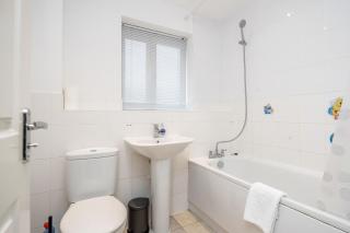 Stunning 3BR house in Basildon - 2